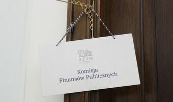 Deficyt budżetu powinien być niższy