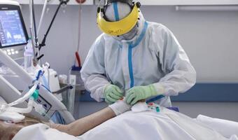 COVID-19 zahamował walkę z AIDS