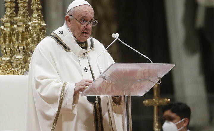 Papież Franciszek podczas mszy świętej w Wigilię w Bazylice Św. Piotra / autor: fotoserwis PAP