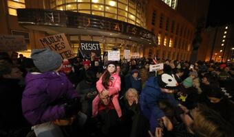 Po dekrecie Trumpa w sprawie zakazu imigracji dla islamistów: 200 osób zawróconych z granicy, protesty i interwencje sądów w USA