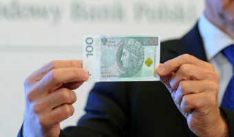 Złoty traci. Ile zapłacimy za euro i dolara?