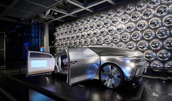 Futurystyczny Mercedes niezmiennie atrakcją w Centrum Nauki Kopernik