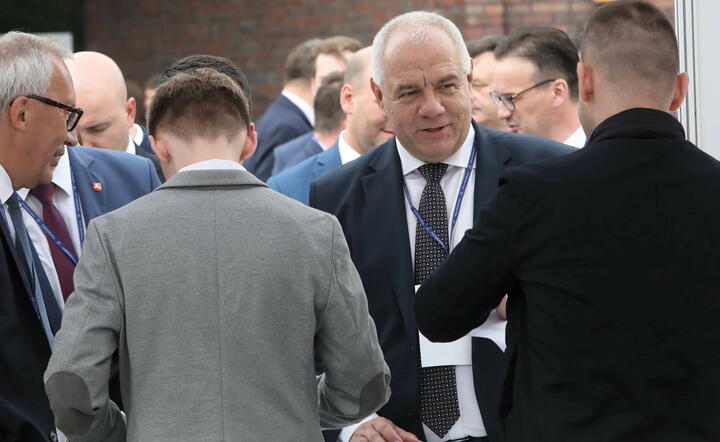 Wicepremier, minister aktywów państwowych Jacek Sasin (P) podczas VI kongresu PiS  / autor: PAP/Wojciech Olkuśnik