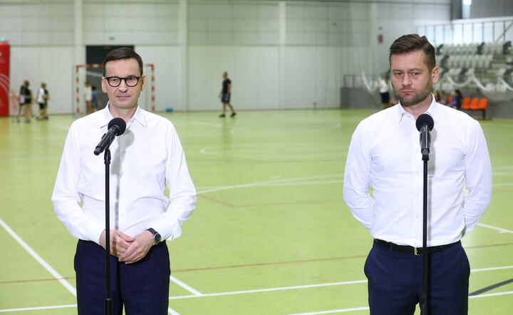 Premier Mateusz Morawiecki i minister sportu Kamil Bortniczuk / autor: PAP/Rafał Guz