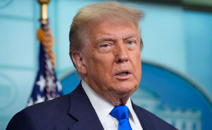 Prezydent USA Donald Trump w Białym Domu / autor: PAP/EPA/YURI GRIPAS 