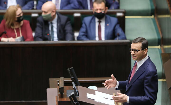 premier Mateusz Morawiecki na sali obrad Sejmu w Warszawie, 9 bm. podczas przedstawiania informacji ws. aktualnej sytuacji na polsko-białoruskiej granicy oraz o podejmowanych działaniach / autor: fotoserwis PAP