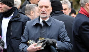 Macierewicz: przyczyną techniczną katastrofy pod Smoleńskiem były przynajmniej dwie eksplozje
