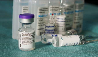 Pfizer szacuje, ile mld zarobi na szczepionce? Kwota poraża!