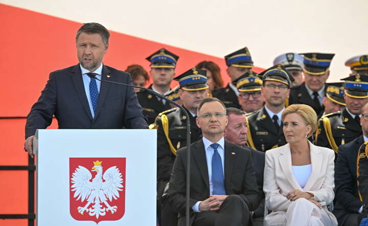minister spraw wewnętrznych i administracji Marcin Kierwiński (L) podczas centralnych obchodów Dnia Strażaka  / autor: PAP/ Radek Pietruszka