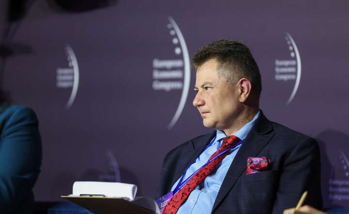 Wicedyrektor Departamentu Gospodarki Wodnej w Ministerstwie Infrastruktury Maciej Thorz podczas sesji "Zasoby wodne" w ramach XVI Europejskiego Kongresu Gospodarczego / autor: PAP/Michał Meissner