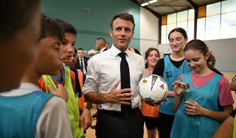 Macron: nie może być rosyjskiej flagi podczas IO