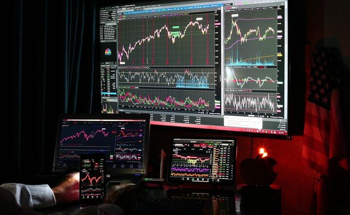 W hossie na Wall Street bierze udział coraz mniejsza grupa spółek, co może świadczyć o słabnącej sile trendu wzrostowego / autor: Pixabay