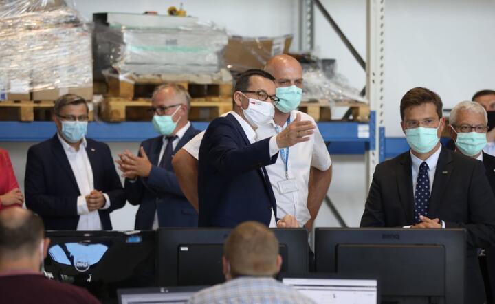 Premier Mateusz Morawiecki podczas wizyty w firmie AIUT w Gliwicach / autor: PAP/Łukasz Gągulski