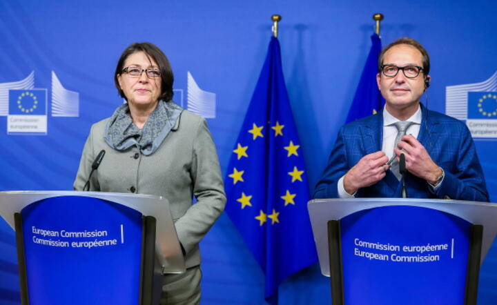 Komisarz ds. transportu Violeta Bulc i minister transportu Niemiec Alexander Dobrindt na konferencji prasowej, fot. PAP/EPA/STEPHANIE LECOCQ