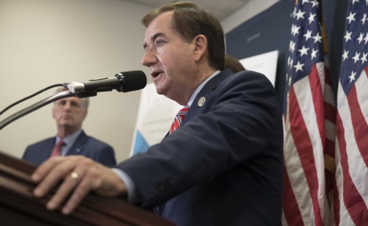  Ed Royce, senator z Partii Republikańskiej na konferencji przed głosowaniem w Izbie Reprezentantów, fot. PAP/EPA/Michael Reynolds