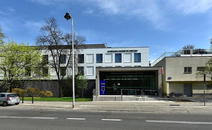 Szpital Kliniczny im. ks. Anny Mazowieckiej przy ul. Karowej w Warszawie / autor: Wikipedia