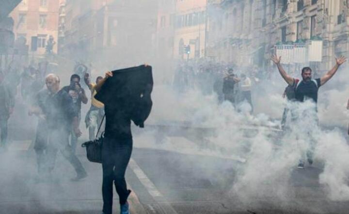 Antyszczepionkowcy / autor: PAP/EPA/MASSIMO PERCOSSI