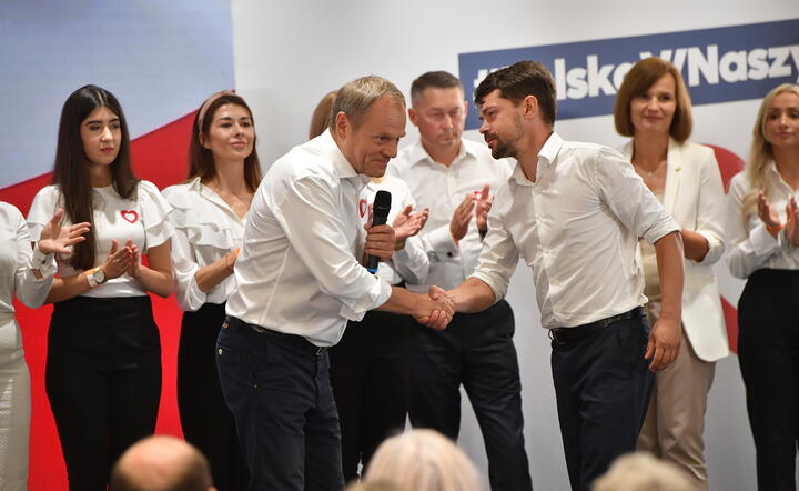 Przewodniczący Platformy Obywatelskiej Donald Tusk i lider Agrounii Michał Kołodziejczak / autor: PAP/Radek Pietruszka