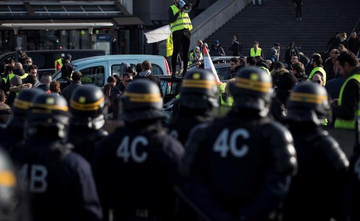 autor: Protesty we Francji / autor: PAP/EPA/IAN LANGSDON