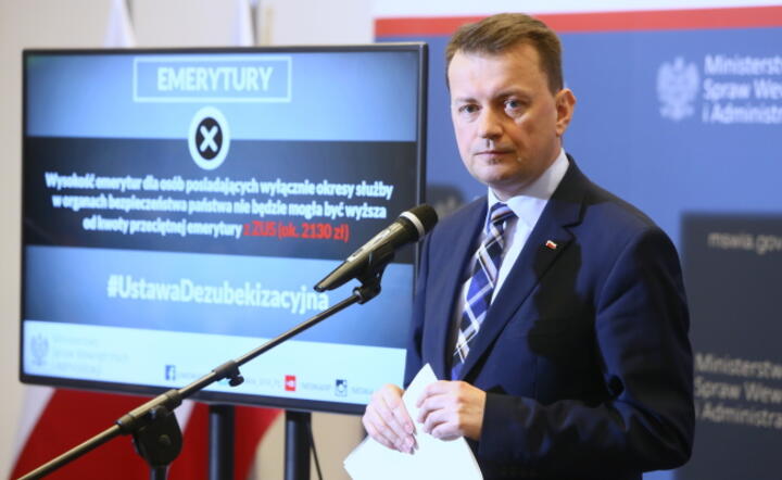 Szef MSWiA na konferencji ws. obniżki emerytur dla b. funkcjonariuszy SB, Fot.PAP/ Leszek Szymański