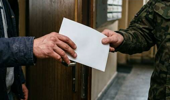 245 tys. mężczyzn. W 2027 roku otrzyma wezwanie