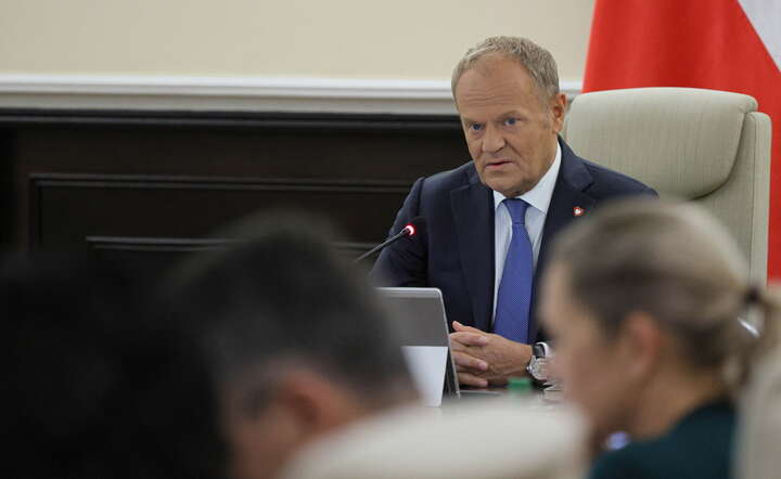 Premier Donald Tusk podczas posiedzenia rządu w KPRM w Warszawie, 6 października 2026 / autor: PAP/Paweł Supernak