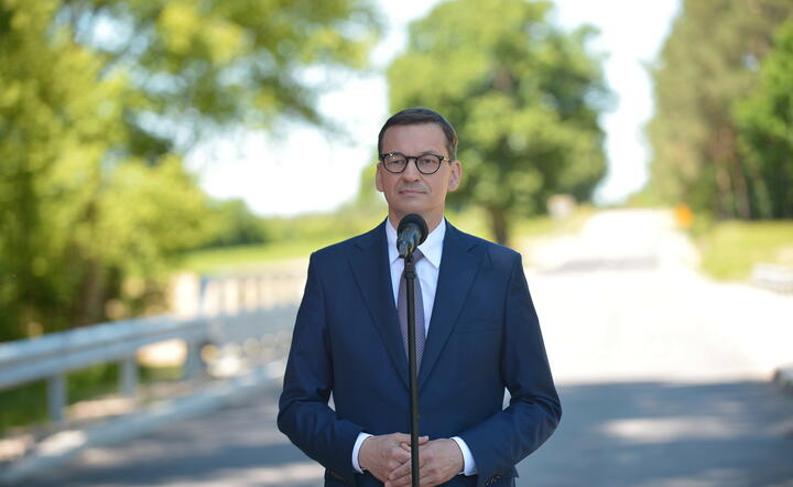 Premier Mateusz Morawiecki podczas wizyty w Mogielnicy / autor: PAP/Marcin Obara