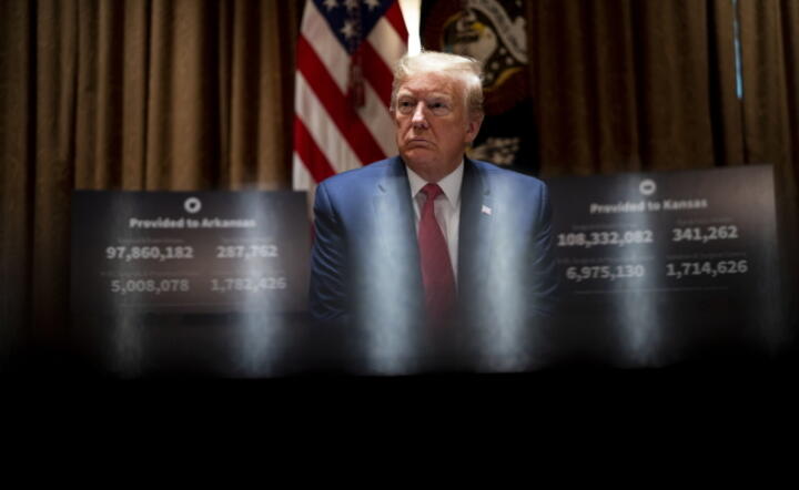 Prezydent USA Donald Trump w tweetach skrytykował władze Chin i oskarżył je o niekompetencje w zarządzaniu epidemią koronawirusa / autor: PAP/EPA/Doug Mills 