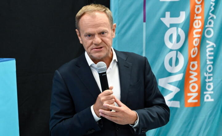 Przewodniczący PO Donald Tusk podczas spotkania z cyklu 'Meet Up: Nowa Generacja Platformy Obywatelskiej' w Auli Akademii Morskiej w Szczecinie / autor: PAP/Marcin Bielecki