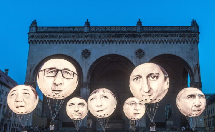 Balony z podobiznami przywódców państw G7 na dziedzińcu zamku w Elmau, gdzie w niedzlelę rozpoczną się obrady fot. PAP / EPA/ ARMIN WEIGEL
