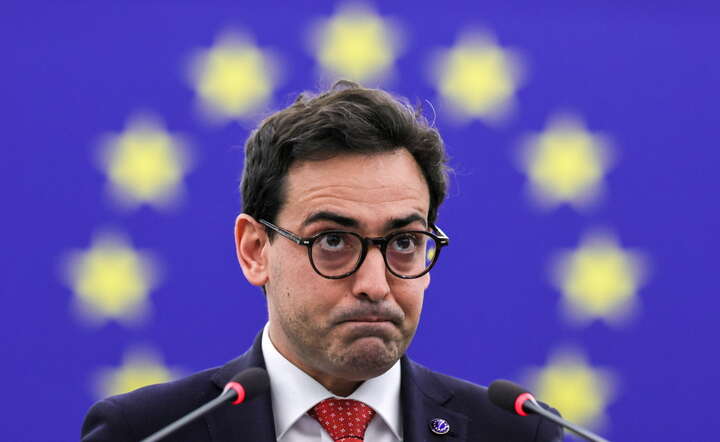 Komisarz UE ds. przemysłu Stéphane Séjourné nie wyklucza liberalnego podejścia UE do problemów branży motoryzacyjnej / autor: PAP/EPA/RONALD WITTEK