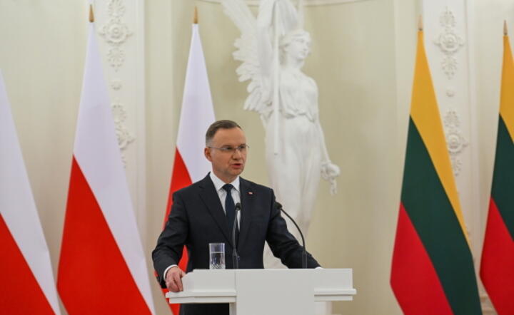 Prezydent RP Andrzej Duda podczas spotkania z przedstawicielami mediów w Pałacu Prezydenckim w Wilnie / autor: PAP/Valdemar Doveiko
