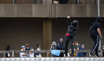 W Hongkongu regularna wojna z cywilami