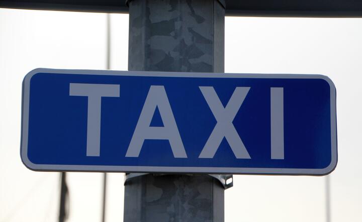 Taxi / autor: Fratria