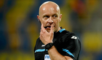 Marciniak obronił się przed donosem i UEFA