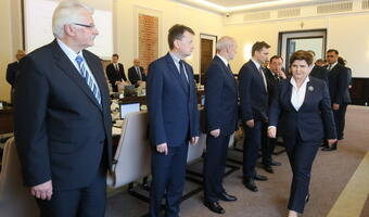Od 2017 r. powszechna stawka minimalna to 12 zł/godz. - uchwalił rząd