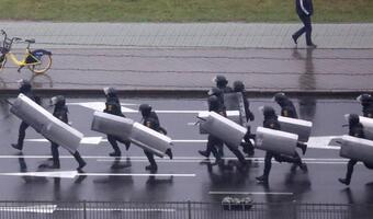 Na Białorusi masowe zatrzymania protestujących. Tłumy rozganiają granatami