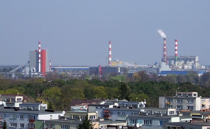Zespół Elektrowni w Ostrołęce / autor: By PanSG - Praca własna, CC BY-SA 4.0, https://commons.wikimedia.org/w/index.php?curid=57898844
