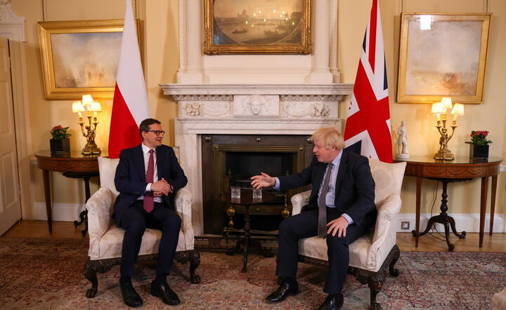 Mateusz Morawiecki i Boris Johnson / autor: PAP/EPA/Hollie Adams / POOL