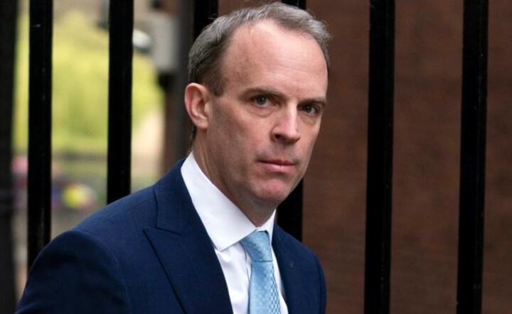 Brytyjski sekretarz spraw zagranicznych Dominic Raab przybywa na 10 Downing Street w Londynie, w Wielkiej Brytanii, 6 kwietnia 2020 r / autor: PAP / EPA.