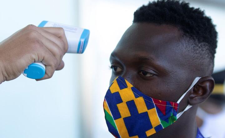 Testy na obecność koronawirusa / autor: PAP/EPA/JOEDSON ALVES