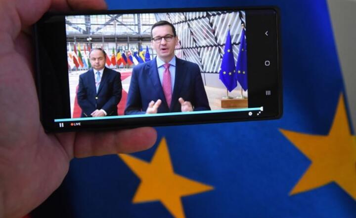 Premier RP Mateusz Morawiecki  podczas konferencji prasowej  w przerwie obrad szczytu UE w Brukseli, 19 bm / autor: PAP/Radek Pietruszka