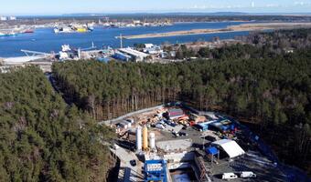 Internauci wypominają słowa Tuska o tunelu w Świnoujściu - "nie odkładamy tego"