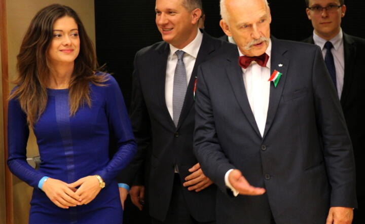 Janusz Korwin-Mikke i Przemysław Wipler oraz kandydatka KORWiN do Sejmu Miriam Shaded fot. PAP / Andrzej Grygiel