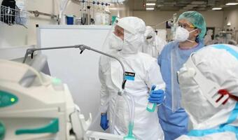 Ekspert: W tej fali zakażeń nie grozi nam paraliż służby zdrowia