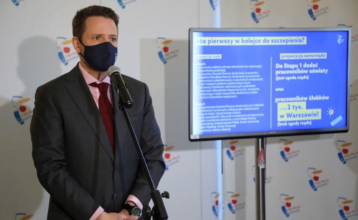 Prezydent Warszawy Rafał Trzaskowski podczas konferencji prasowej / autor: PAP/Wojciech Olkuśnik