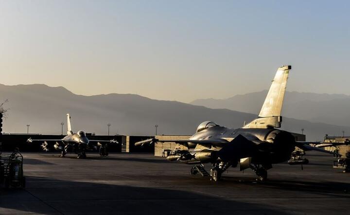 F-16  / autor: Pixabay 