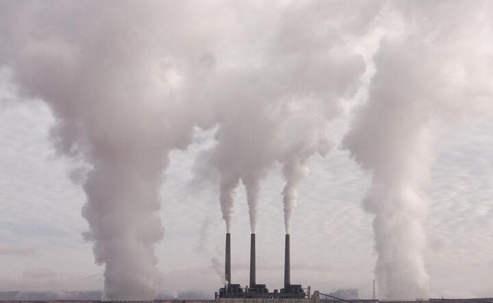 Emisja CO2 / autor: Pixabay