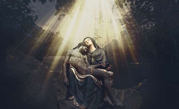 Pieta - ciało Jezusa Chrystusa zdjęte z Krzyża w ramionach Maryi, Matki Boskiej to jeden z głównych motywów artystycznych Wielkiego Piątku / autor: Pixabay