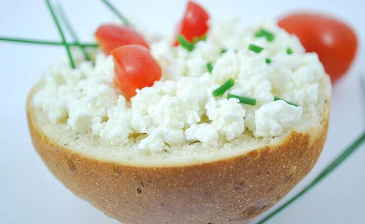 Produkty o prostym składzie, ograniczonym do mleka i twarogu stanowią wartościowy element diety / autor: Pixabay